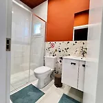 Modern N1 Private Kitchenette And Bathroom 아파트 레메소스