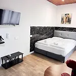 Modern N1 Private Kitchenette And Bathroom 아파트