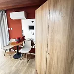 Modern N1 Private Kitchenette And Bathroom 아파트 레메소스