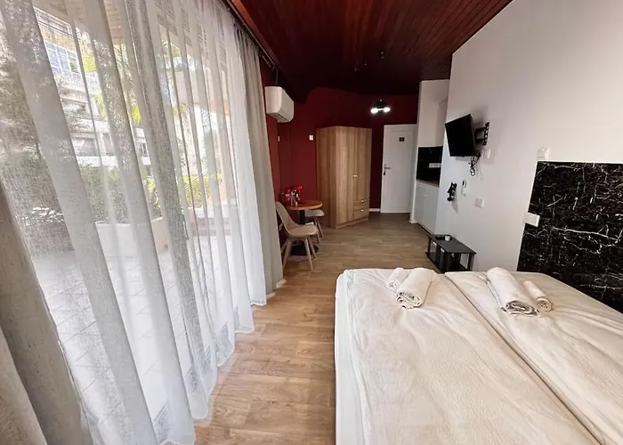 Modern N1 Private Kitchenette And Bathroom *