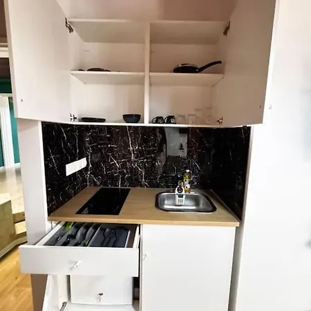 Modern N1 Private Kitchenette&bathroom Apartment