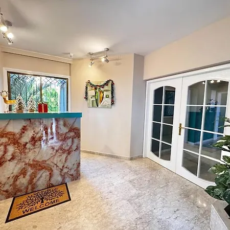 Modern N1 Private Kitchenette And Bathroom ليماسول