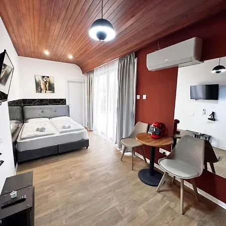 Modern N1 Private Kitchenette And Bathroom ليماسول