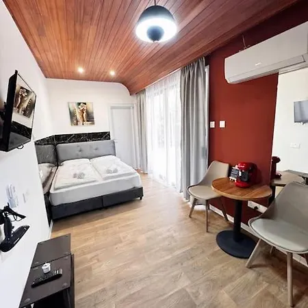 Apartment Modern N1 Private Kitchenette And Bathroom *