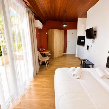 Modern N1 Private Kitchenette And Bathroom *