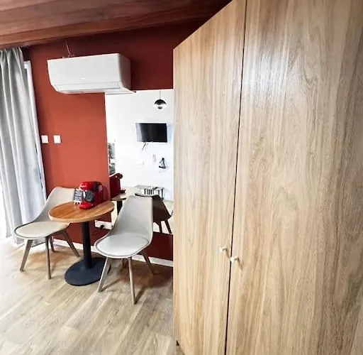 Modern N1 Private Kitchenette And Bathroom Apartman Limassol