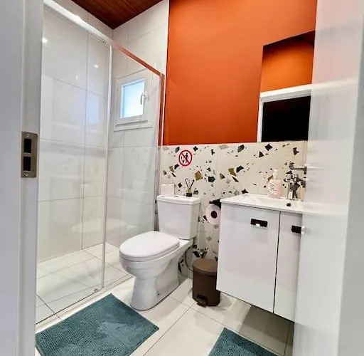 Modern N1 Private Kitchenette And Bathroom アパート リマソール