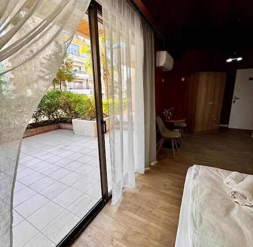 Modern N1 Private Kitchenette And Bathroom * リマソール