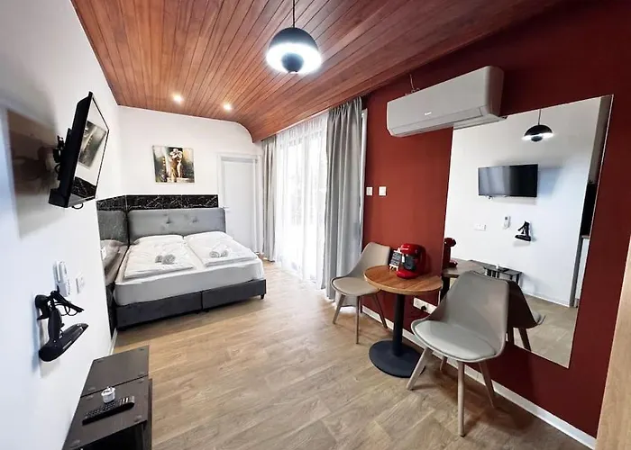 Modern N1 Private Kitchenette And Bathroom リマソール